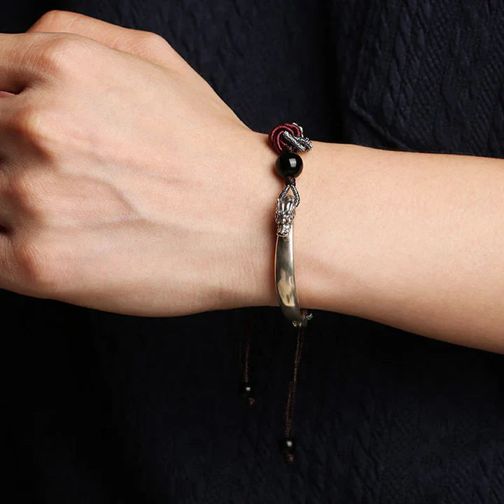 Spiritual bracelets: a special medium connecting the mind and life