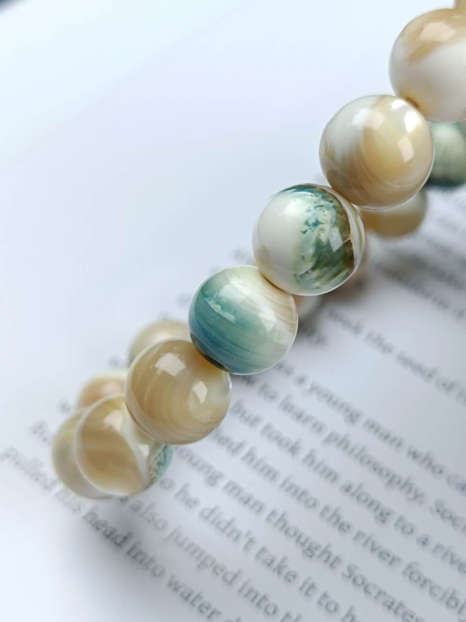 Natural Night-Glow Shell Peacock Feather Bracelet 10.5mm